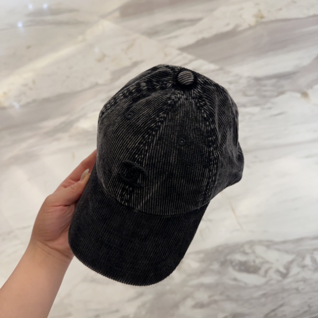 


香奈儿 新款高品质丝绒棒球帽，高级定制，做工精细，欧美时尚风格，