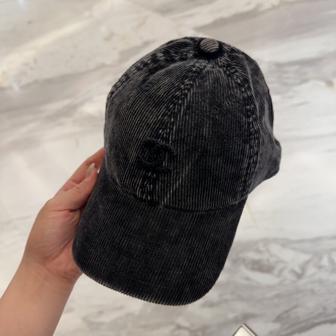 


香奈儿 新款高品质丝绒棒球帽，高级定制，做工精细，欧美时尚风格，