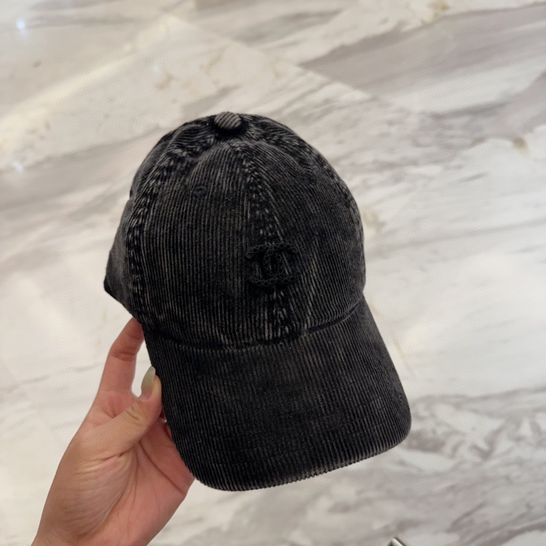 


香奈儿 新款高品质丝绒棒球帽，高级定制，做工精细，欧美时尚风格，