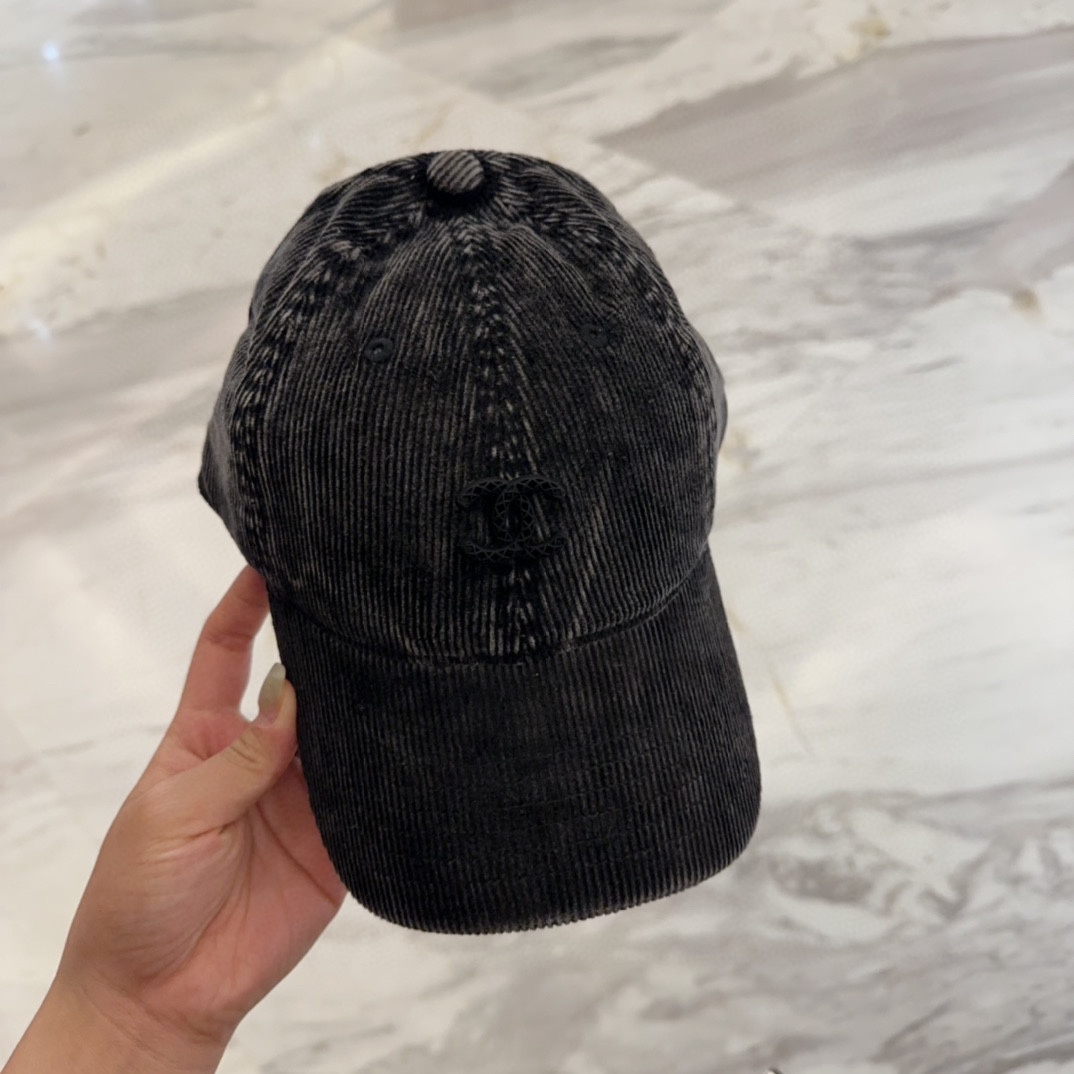 


香奈儿 新款高品质丝绒棒球帽，高级定制，做工精细，欧美时尚风格，