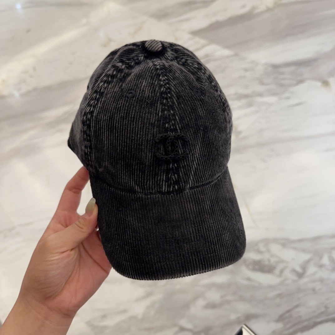 


香奈儿 新款高品质丝绒棒球帽，高级定制，做工精细，欧美时尚风格，