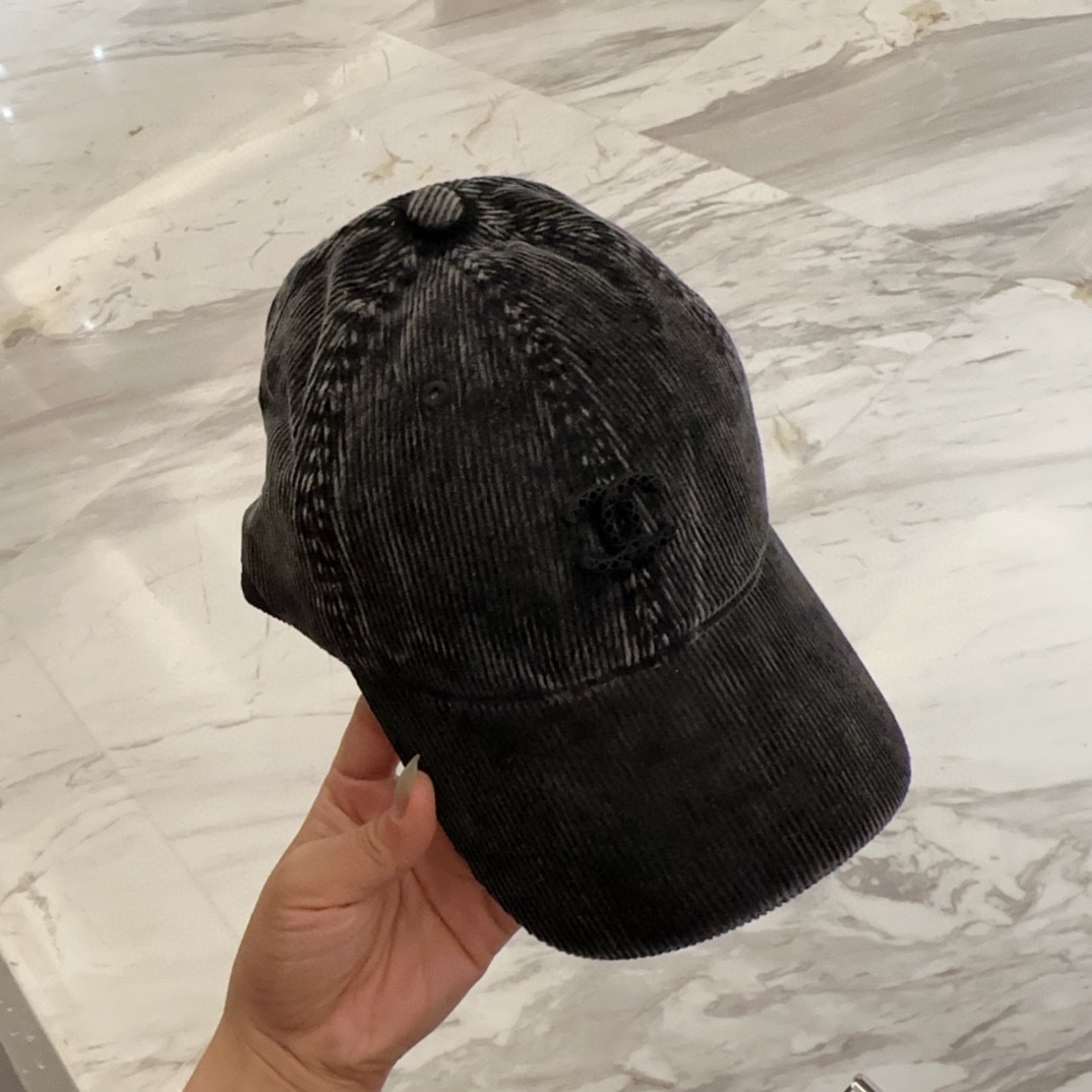 


香奈儿 新款高品质丝绒棒球帽，高级定制，做工精细，欧美时尚风格，