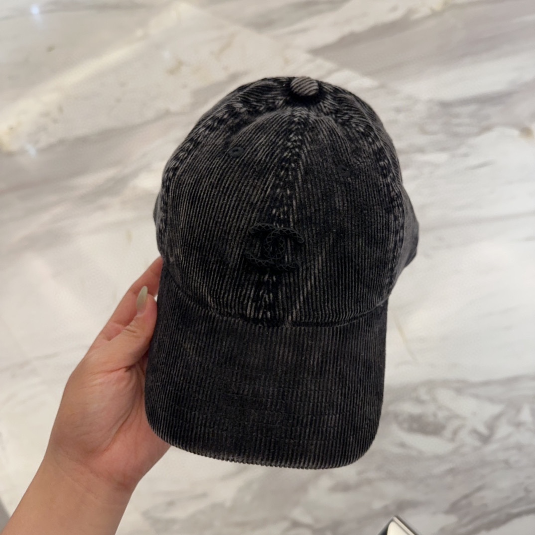 


香奈儿 新款高品质丝绒棒球帽，高级定制，做工精细，欧美时尚风格，