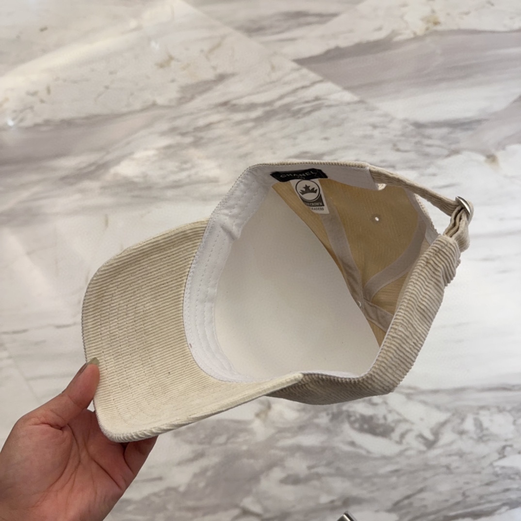 


香奈儿 新款高品质丝绒棒球帽，高级定制，做工精细，欧美时尚风格，