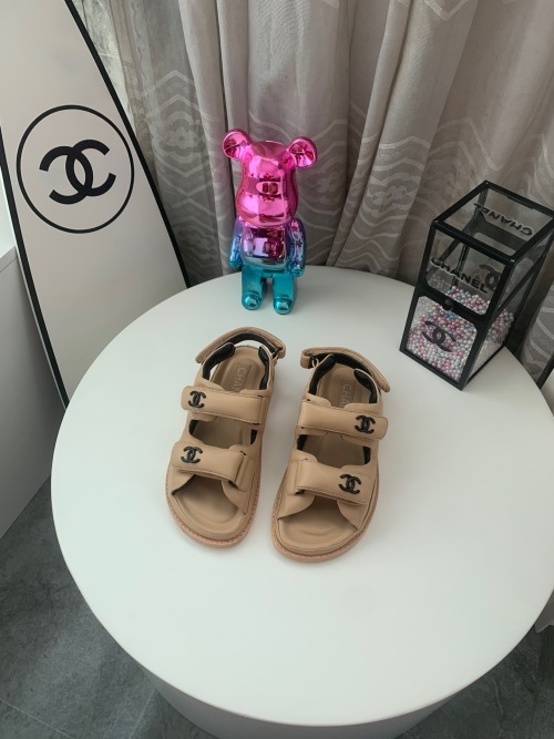 𝐶h*nel 25 Spring/Summer Resort Collection Stylish Bread Sandals - Beige 1 𝐶h*nel 25 Spring/Summer Resort Collection Stylish Bread Sandals - Beige