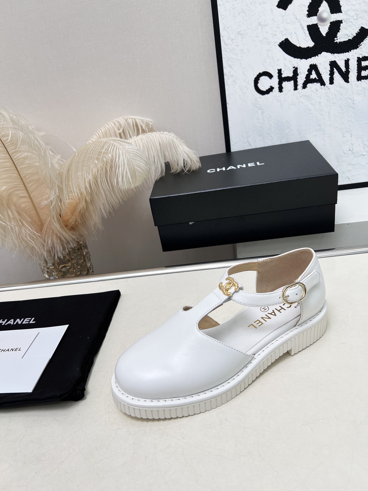 NO:670254,CHANEL Chanel's latest large pair of C Mary Jane sandals with a classic stripe design; the extraordinary double C incorporates a variety of color elements... Diversified mix and match, very beautiful and versatile, very light on the foot, comfortable, super delicate and elegant, a back sandal!  Upper Original imported sheepskin Lining Original sheepskin lining Outsole Original rubber molded outsole, loafers, chanel, chanel, loafers, sandals, mary jane, sheepskin19860909CHANEL 香奈儿最新大双C玛丽珍后空凉鞋 这款条带经典设计；不平凡的双C拥入了多种配色元素…多元化混搭非常好看百搭,上脚非常轻巧 舒适超级秀气优雅的一款后空凉鞋！ 鞋面 原版进口羊皮 内里 原版羊皮内里 大底 原版橡胶成型大底,乐福鞋,chanel,chanel,loafers,sandals,mary jane,sheepskin,Women's Shoes