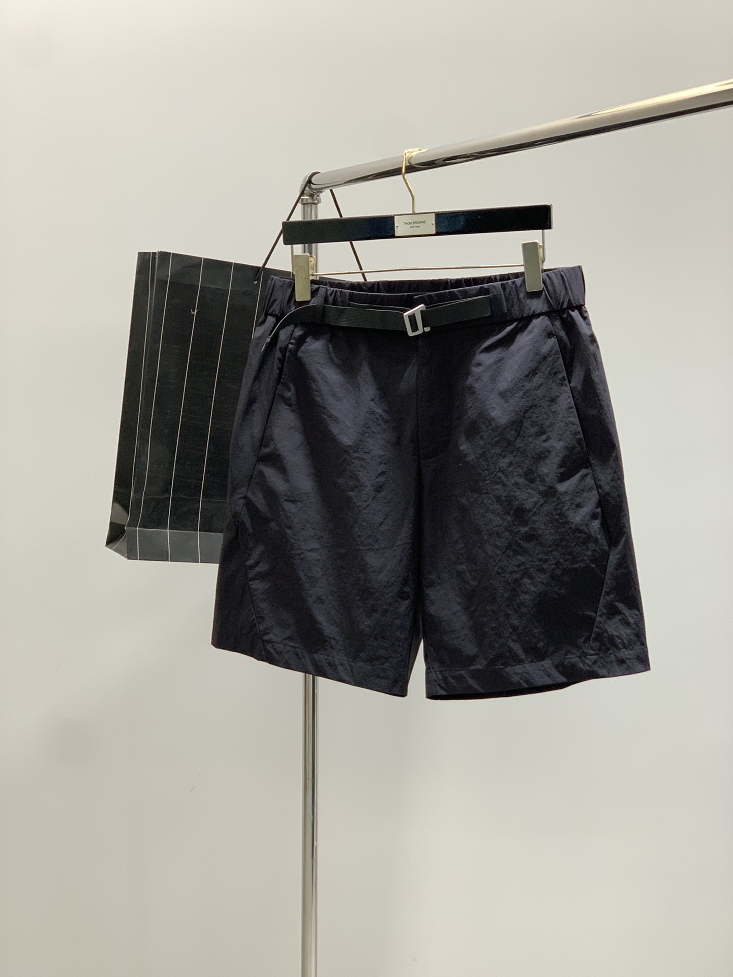 NO:433290,,Jie Liya ZZ top shorts.....Summer outfit is launched....Care shorts that combine Lao Qian with outdoor casual!  !  The ZZ home waist button series has super details and a full design sense of outdoor shorts. This outdoor + business style and tailoring design is unique. The top straight business outdoor series,!  Lightweight, breathable, lightweight, functional style, elastic, comfortable and breathable… Japanese imported fabrics and hardware. Give you wireless quality and comfort. Size m-3xL. M size waist 74-86 hip circumference 122 trousers length 50. Other size waist circumference hip circumference increase by 4-5 cm per size trousers length circumference increase by 1.2 cm per size, shorts, alexander wang19860909,杰 力 亚 ZZ顶级短裤…..夏装重磅推出….户外结合老钱的休闲短裤！！ZZ家腰扣系列超级细节拉满,设计感十足的户外短裤.这款户外+商务版型.裁剪设计堪称一绝. 顶尖直筒商务户外系列,！轻量透气轻便机能风格,弹力舒适透气…日本进口面料和五金.给你无线品质舒适度. 尺码m-3xL. m码腰围74-86 臀围122 裤长50.其他码腰围臀围每码递增4-5 cm 裤长每码递增1.2cm,,shorts,alexander wang,Men's clothing