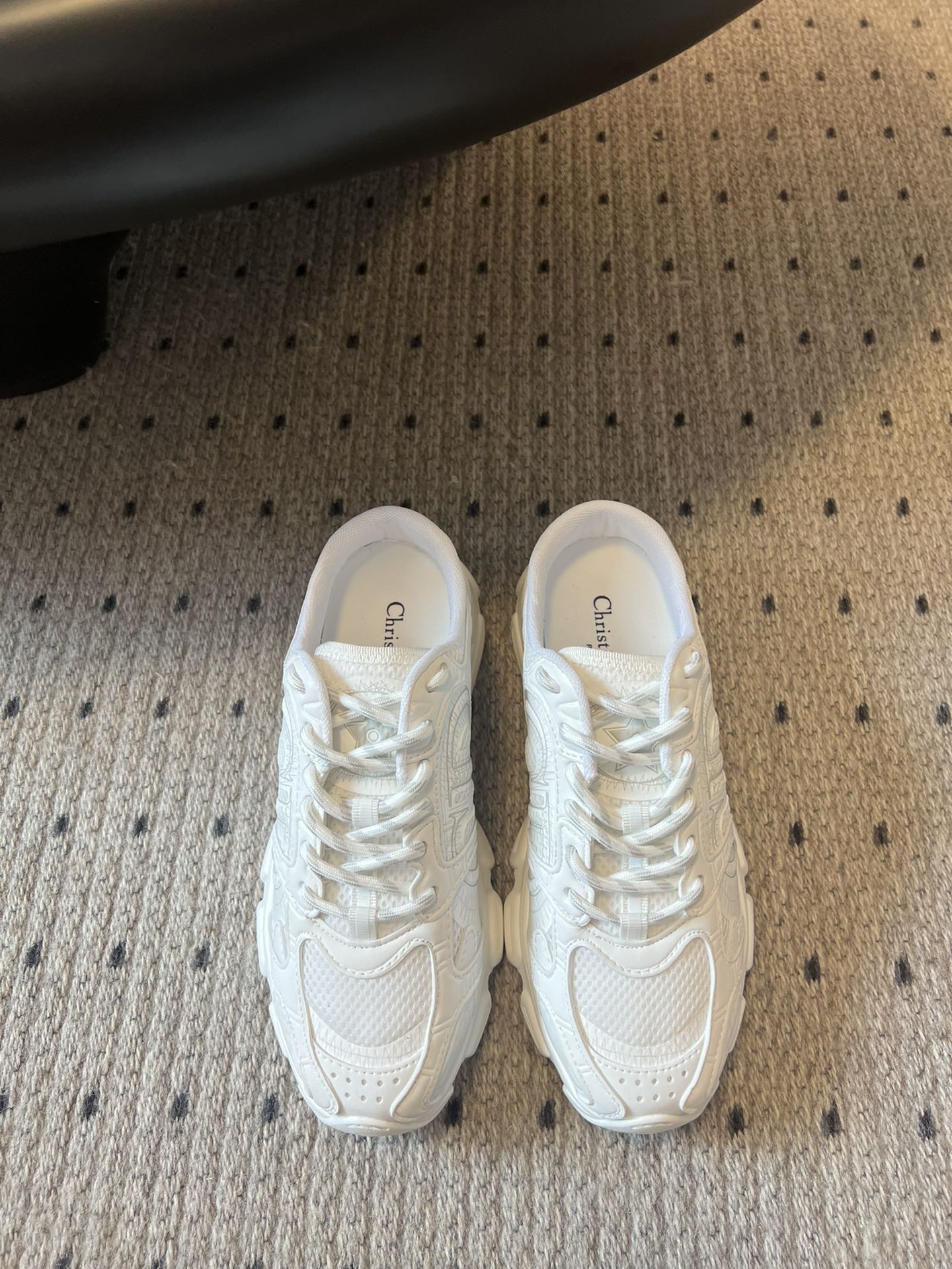 NO:414942,Top quality Dio* 25ss star model, popular products, Dior thick-soled sneakers and slippers, Dior Chrono new casual sneakers, running shoes, dad shoes, really cool, full of futuristic feeling! It's really cool!  Once again interprets Dior's cool fashion concept, Lucky Star will bless you with good luck, the new EVA sole is super light and soft! The original version is perfectly replicated!  Size 35-41 (40.41 custom-made non-return and exchange for men 39-45 (45 custom-made non-return and exchange for daddy shoes semi-trail, dior, dior, sneakers19860909顶级品质 Dio* 25ss 明星款 主推爆品 迪奥厚底运动鞋拖款 Dior Chrono 新款休闲运动鞋跑鞋老爹鞋 真的酷毙了,未来感十足! 真的好飒！再次演绎了迪奥酷时尚的理念,幸运星为你加持好运,全新的EVA鞋底超轻超软!原版完美复刻！ 码数女35-41（40.41定制不退换 男39-45（45定制不退换,老爹鞋半拖,dior,dior,sneakers,Women's Shoes