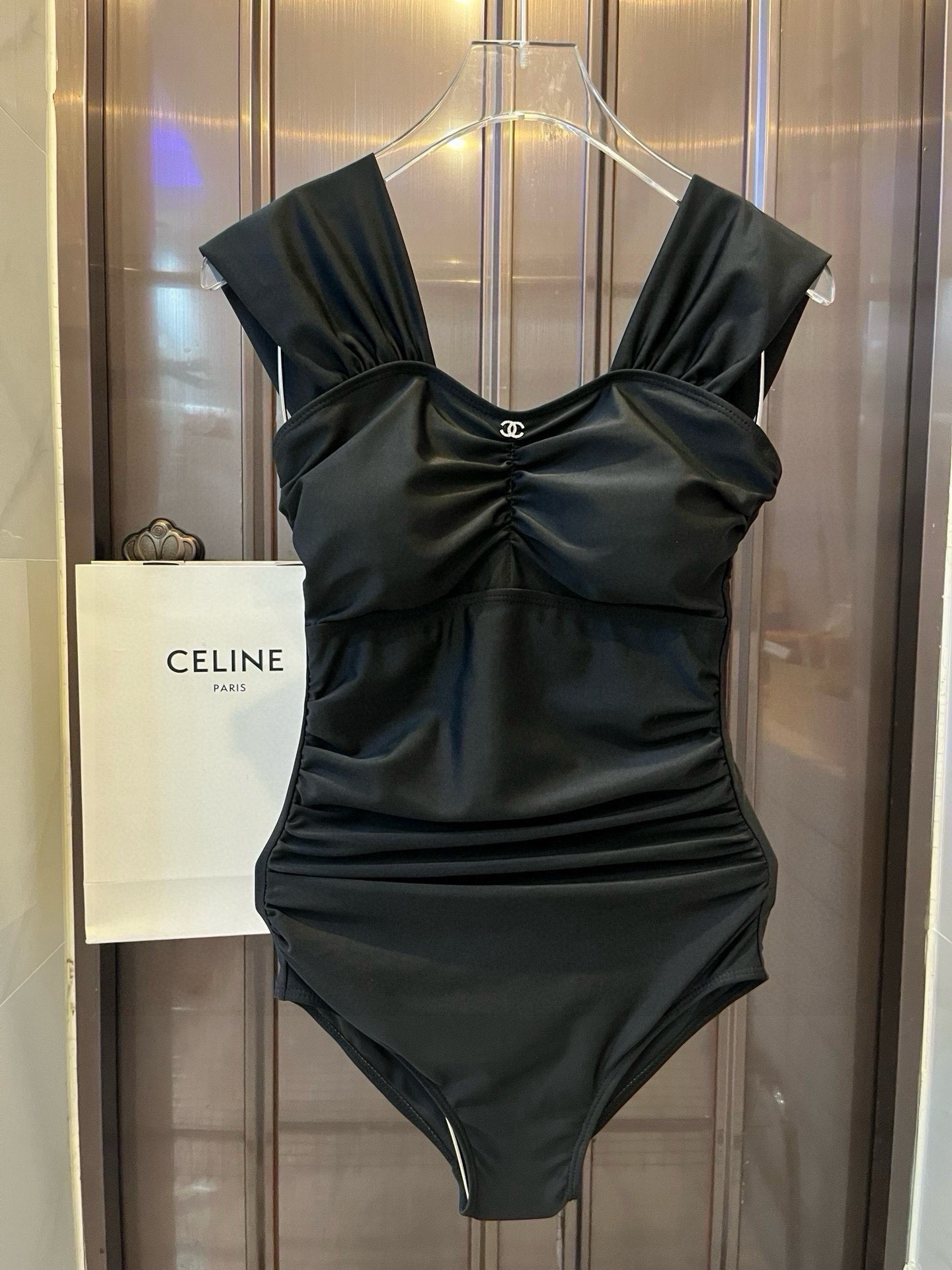 NO:533628,Chanel Chanel new one-piece swimsuit bikini, official model, S M L XL swimsuit swimsuit bikini, swimsuit, swimming trunks, bikini, chanel, chanel, swimsuits, bikinis19860909 Chanel香奈儿新款连体泳衣比基尼,官方款,S M L XL泳衣泳裤比基尼,泳衣，泳裤，比基尼,chanel,chanel,swimsuits,bikinis,accessory