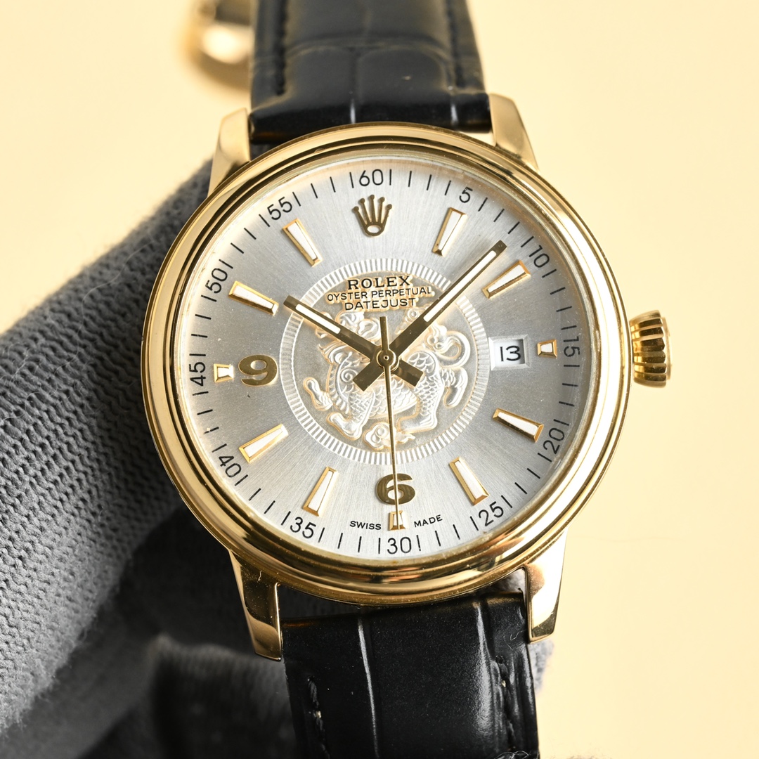 NO:338235,The latest popular products at the end of the year, Rolex [ROLEX] men's watch adopts a unique dial design. The match comes with a more high-end and luxurious Rolex. When you first meet Rolex, you will be looking forward to one day to have it. When you wear Rolex, you will be smooth sailing and will be developed. You deserve it. Welcome to comment!  !  The movement is matched with the new imported 8215 Citizen (zero rework) Size 40x10mm Mirror sapphire glass never scratched Material 316L stainless steel case Power reserve 48 hours Waterproof depth 100 meters Italian calf belt!  ,,rolex,cowhide19860909白 金 年底最新爆款主推 劳力士【ROLEX】男士腕表 采用独特的表盘设计 搭配而来的是更高档奢华的劳力士, 初识劳力士必憧憬有朝一日能拥有它,戴上劳力士必顺风顺水必发达,你值得拥有,欢迎评鉴！！ 机芯搭配全新进口8215西铁城（零返修） 尺寸40x10mm 镜面蓝宝石玻璃永不刮花 材质316L精钢表壳 动力储存48小时 防水深度100米 意大利小牛皮带！,,rolex,cowhide,Watch