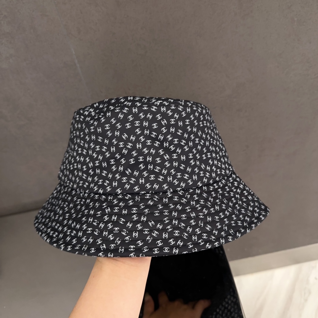 

香奈儿CHANEL 新品高定满钻硬顶渔夫帽，小香logo经典简约，时尚休闲设计 跑量新品