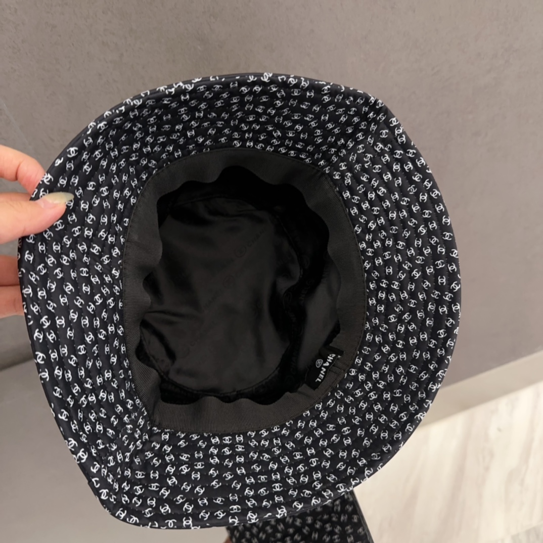 

香奈儿CHANEL 新品高定满钻硬顶渔夫帽，小香logo经典简约，时尚休闲设计 跑量新品