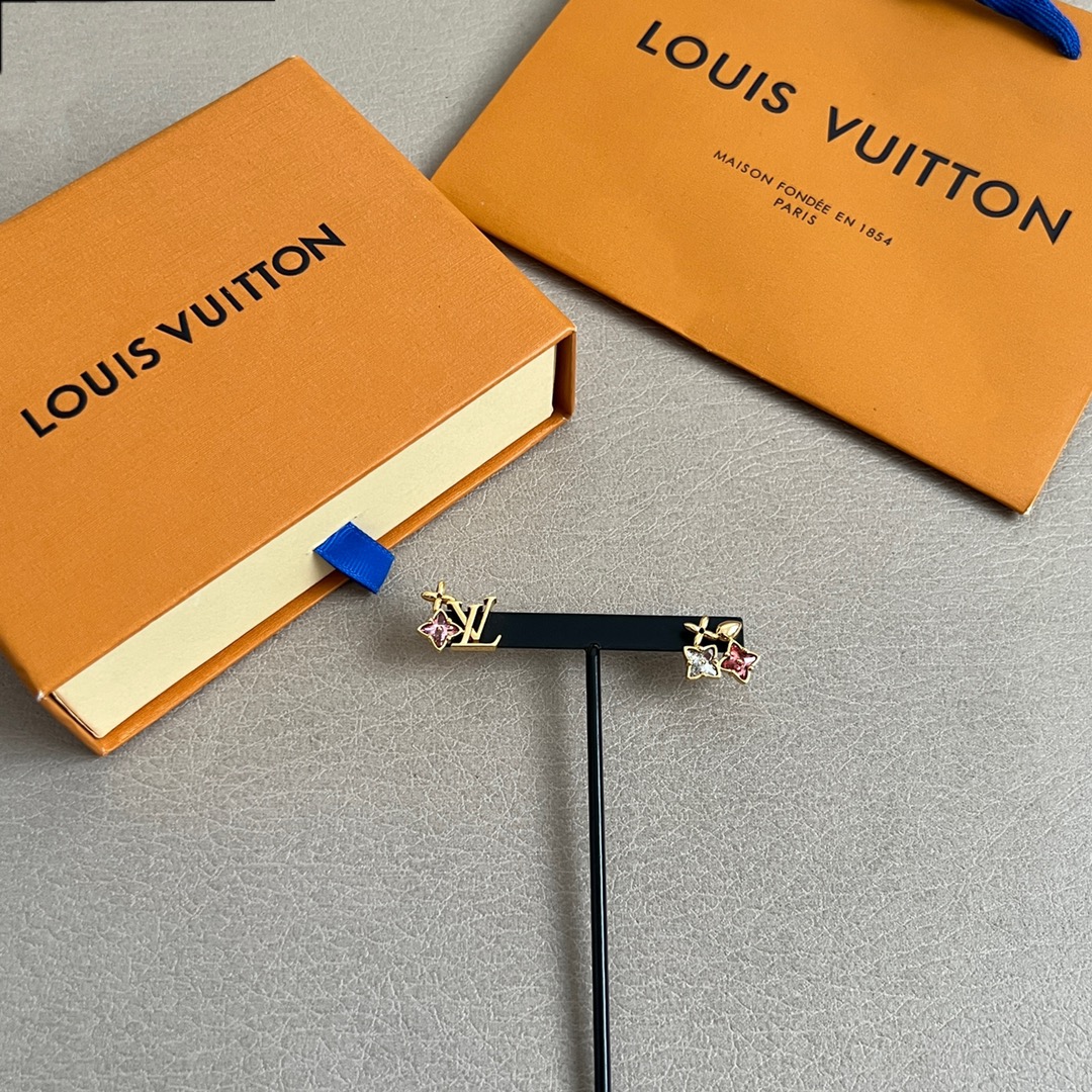 【】原单货 LV 耳钉🔹🔹Louis Vuitton 路易威登 🔹专柜一致材质 火爆款出货 设计独特 复