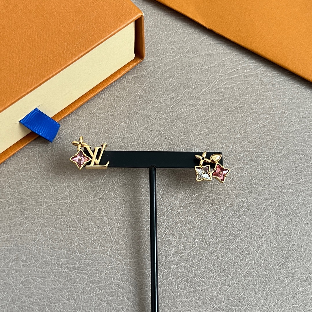【】原单货 LV 耳钉🔹🔹Louis Vuitton 路易威登 🔹专柜一致材质 火爆款出货 设计独特 复