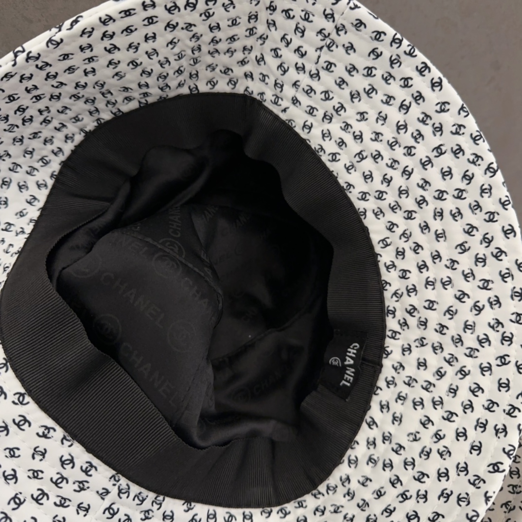 

香奈儿CHANEL 新品高定满钻硬顶渔夫帽，小香logo经典简约，时尚休闲设计 跑量新品