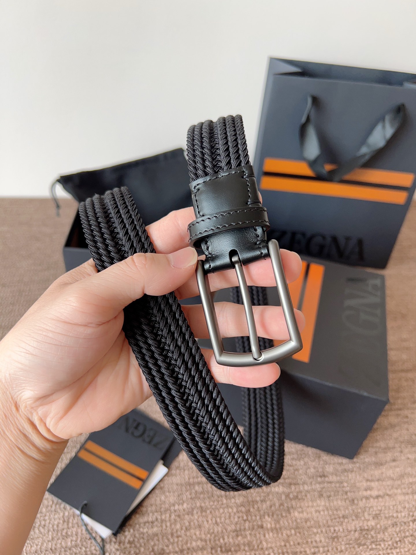 Ermenegildo Zegna 宽 2.5cm · 代购级 杰尼亚 人造丝麻编织 内部高达25股单独高弹力橡筋外层柔软丝滑手感恰如真丝织带弹力和透气性比一般纯棉织带高几个等级夏季清爽穿搭首选