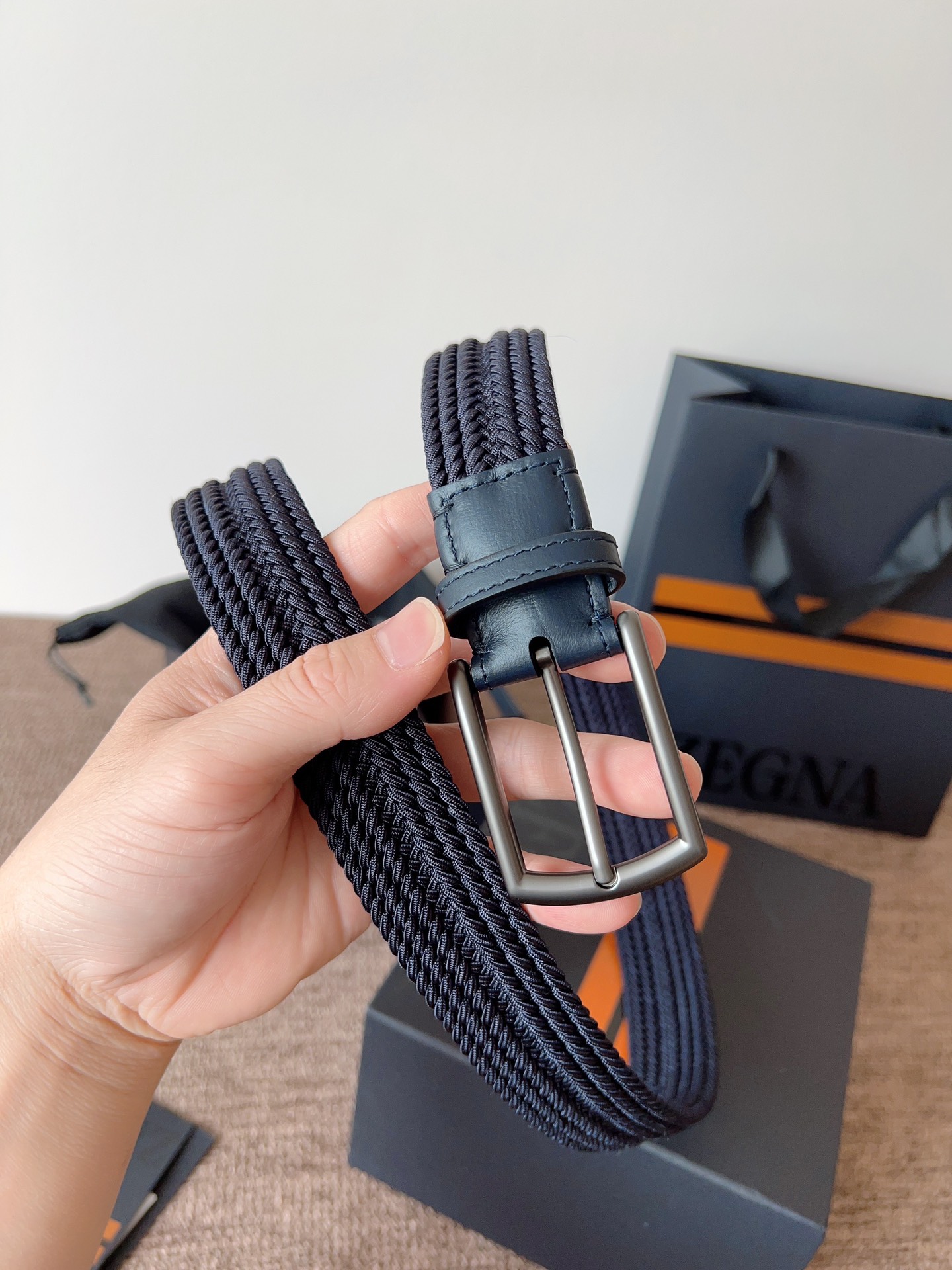Ermenegildo Zegna 宽 2.5cm · 代购级 杰尼亚 人造丝麻编织 内部高达25股单独高弹力橡筋外层柔软丝滑手感恰如真丝织带弹力和透气性比一般纯棉织带高几个等级夏季清爽穿搭首选