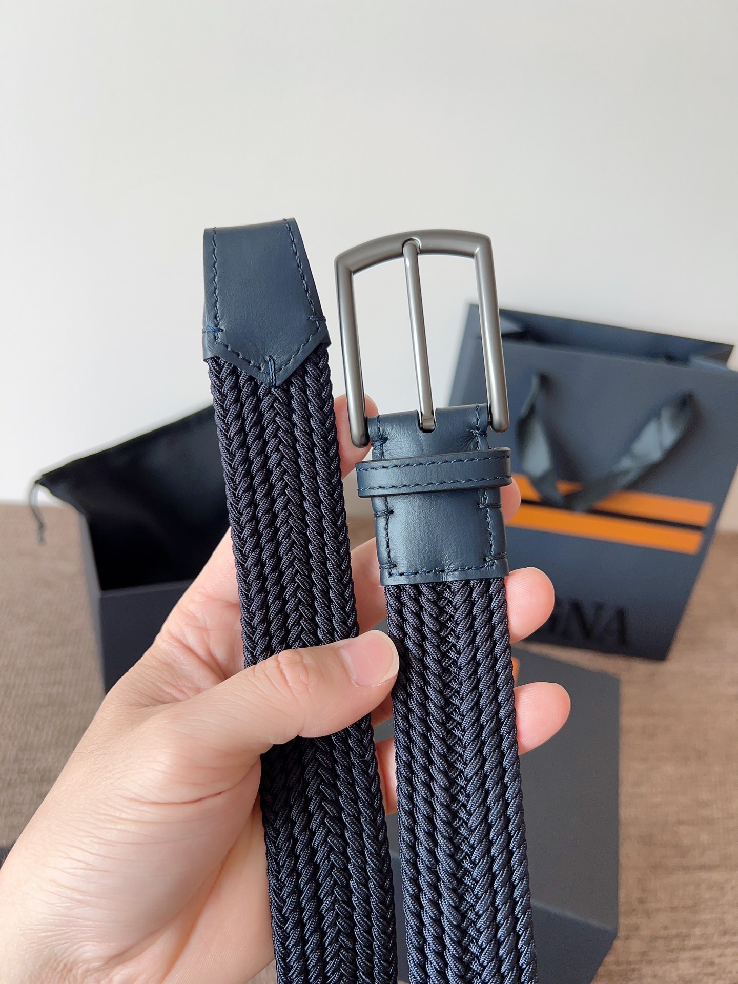 Ermenegildo Zegna 宽 2.5cm · 代购级 杰尼亚 人造丝麻编织 内部高达25股单独高弹力橡筋外层柔软丝滑手感恰如真丝织带弹力和透气性比一般纯棉织带高几个等级夏季清爽穿搭首选