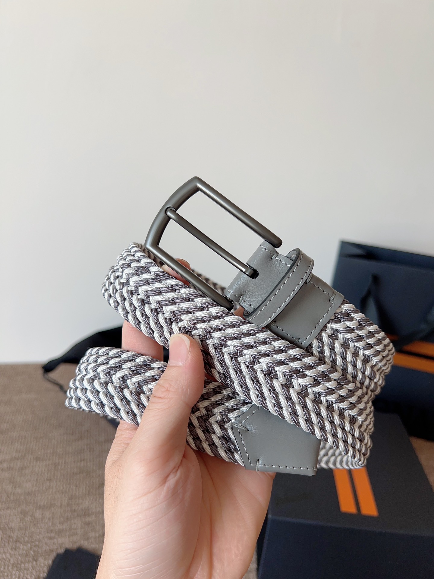 Ermenegildo Zegna 宽 2.5cm · 代购级 杰尼亚 人造丝麻编织 内部高达25股单独高弹力橡筋外层柔软丝滑手感恰如真丝织带弹力和透气性比一般纯棉织带高几个等级夏季清爽穿搭首选