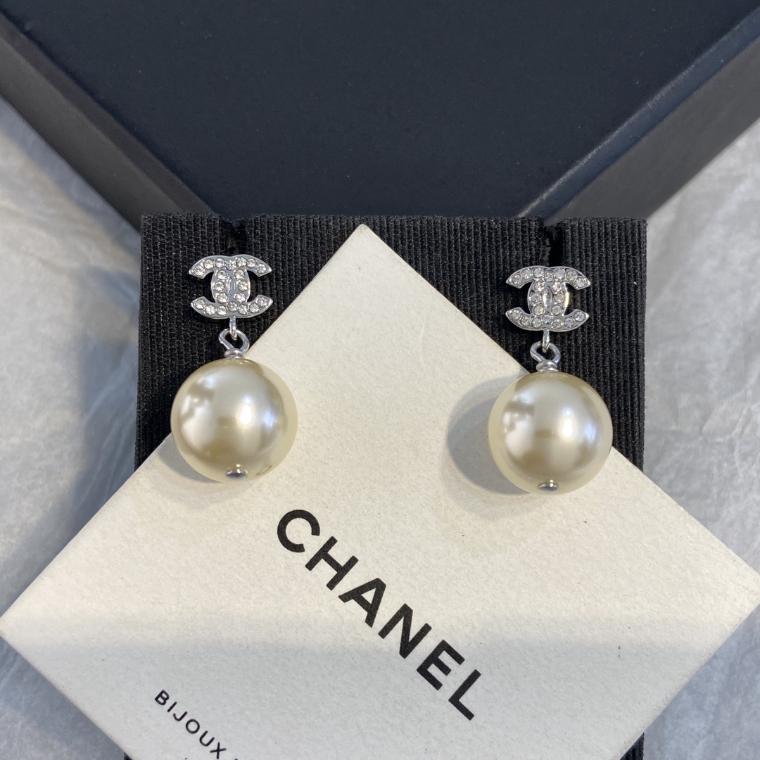 【XE0560】 (sin descuento) 【CH@NEL 香@儿 pendientes de perlas con doble C】 Hecho de latón importado + diamantes de Swarovsk…