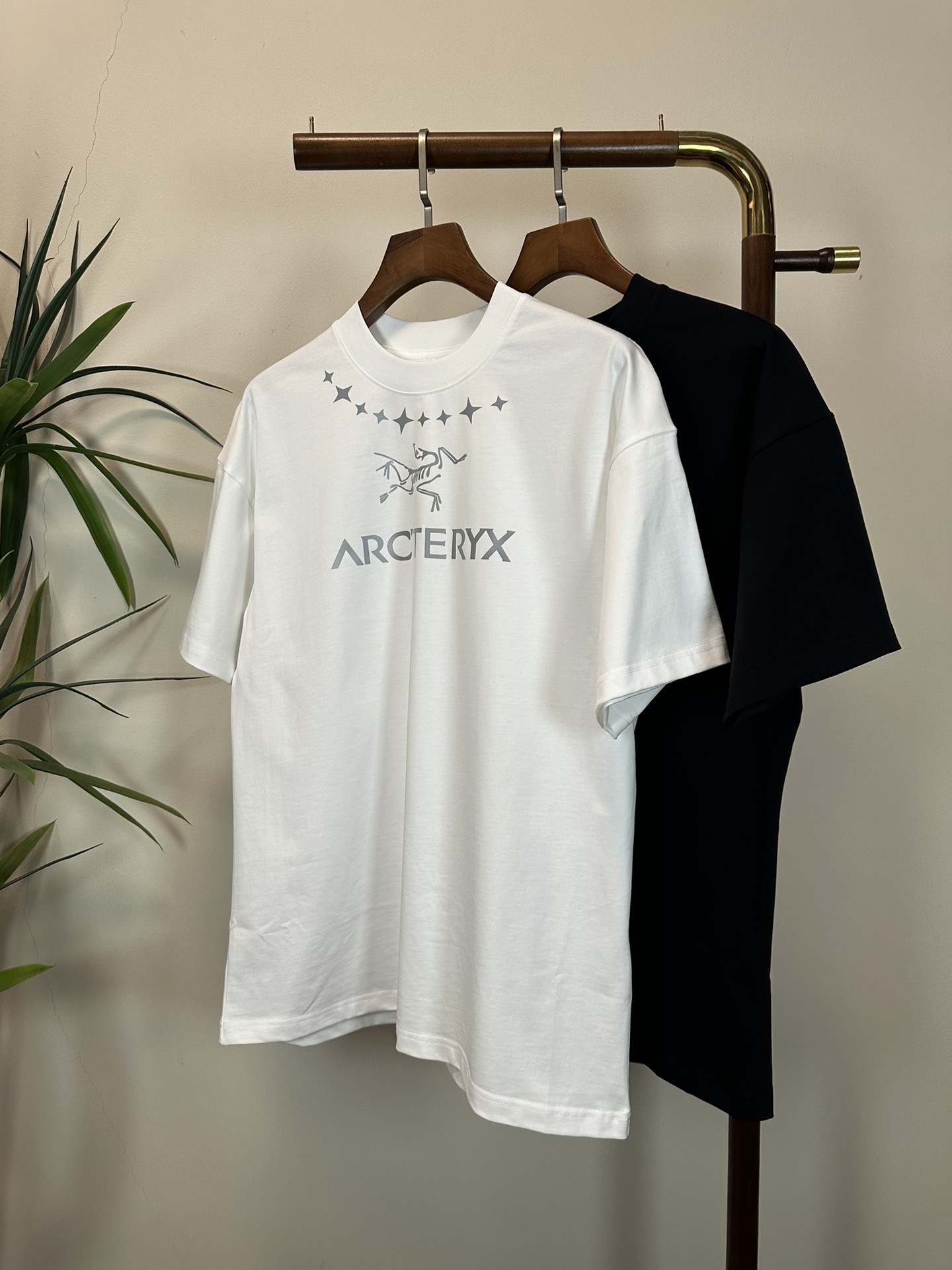 NO:429030,ARC Archaeopteryx new round neck short-sleeved T-shirt high-end version!  Customized fabrics for counters are breathable and comfortable, with impeccable details, and the brand element design concept reflects high quality. The feel is delicate and soft!  It is casually cut, with a great upper body style!  Code number M-3XL, arc'teryx, T-shirt,tees, t-shirt,alexander wang19860909ARC 始祖鸟新款 圆领 短袖 T恤 高端版本！专柜定制面料 透气舒适度高,细节无可挑剔,品牌元素设计理念,体现高品质.手感细腻柔软！呈现休闲裁剪,上身版型超赞！ 码数M-3XL,arc'teryx,T-shirt,tees，t-shirt,alexander wang,Men's clothing