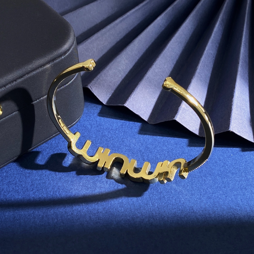 Miumiu Letter C Open Bracelet: Euro-American Fashion Metallic Sense, Brass Material, Gold - 图片 6