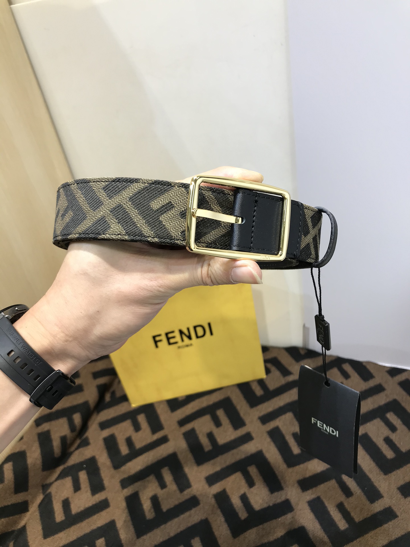 حزام Fendi بعرض 35 مم بنقشة FF عتيقة وإبزيم بإطار F