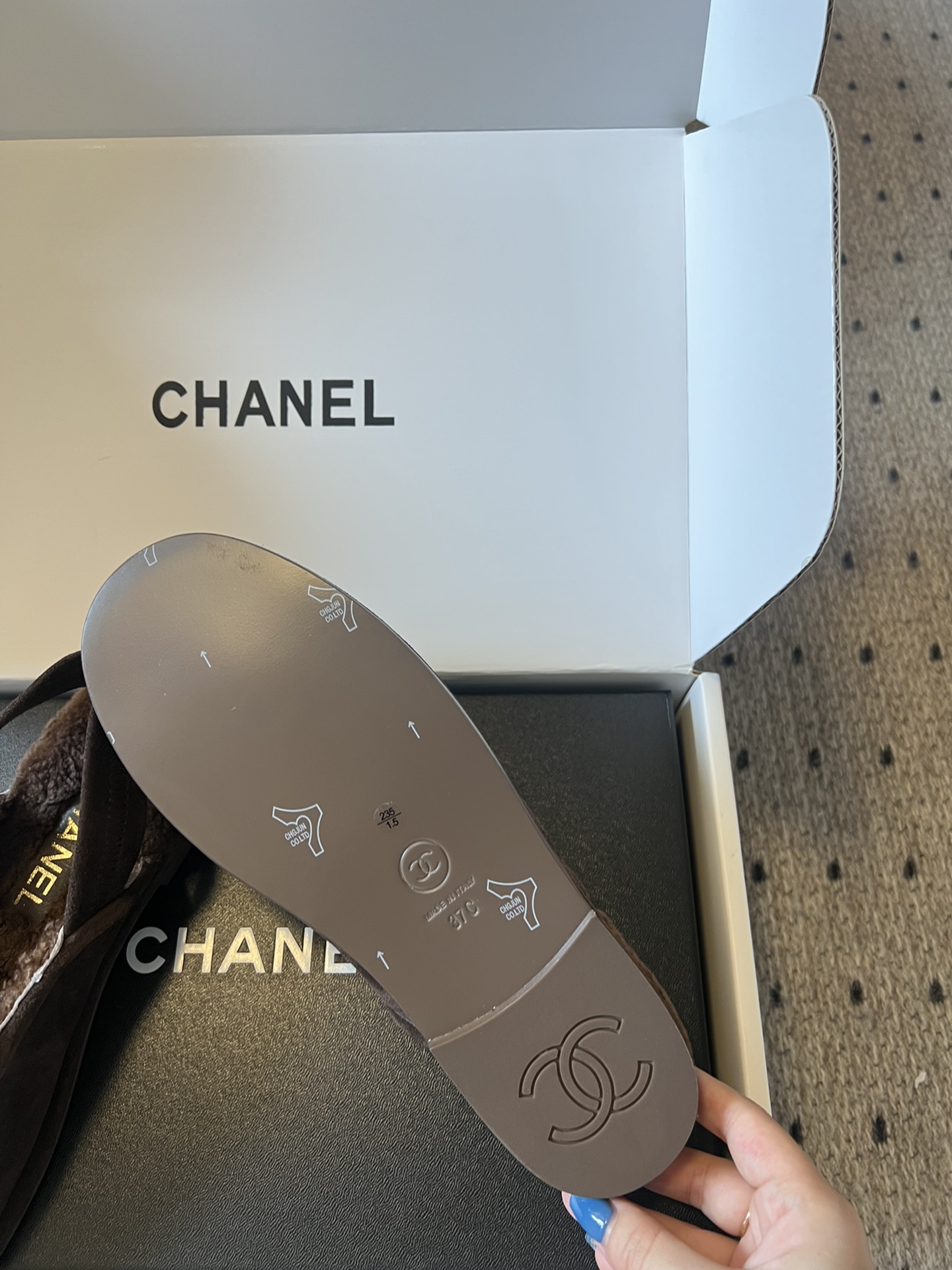 
代购级 Chane* 25A泰迪毛毛 小香乐福鞋单鞋

香奶奶新品乐福鞋 设计简约高级，超级百搭款！双