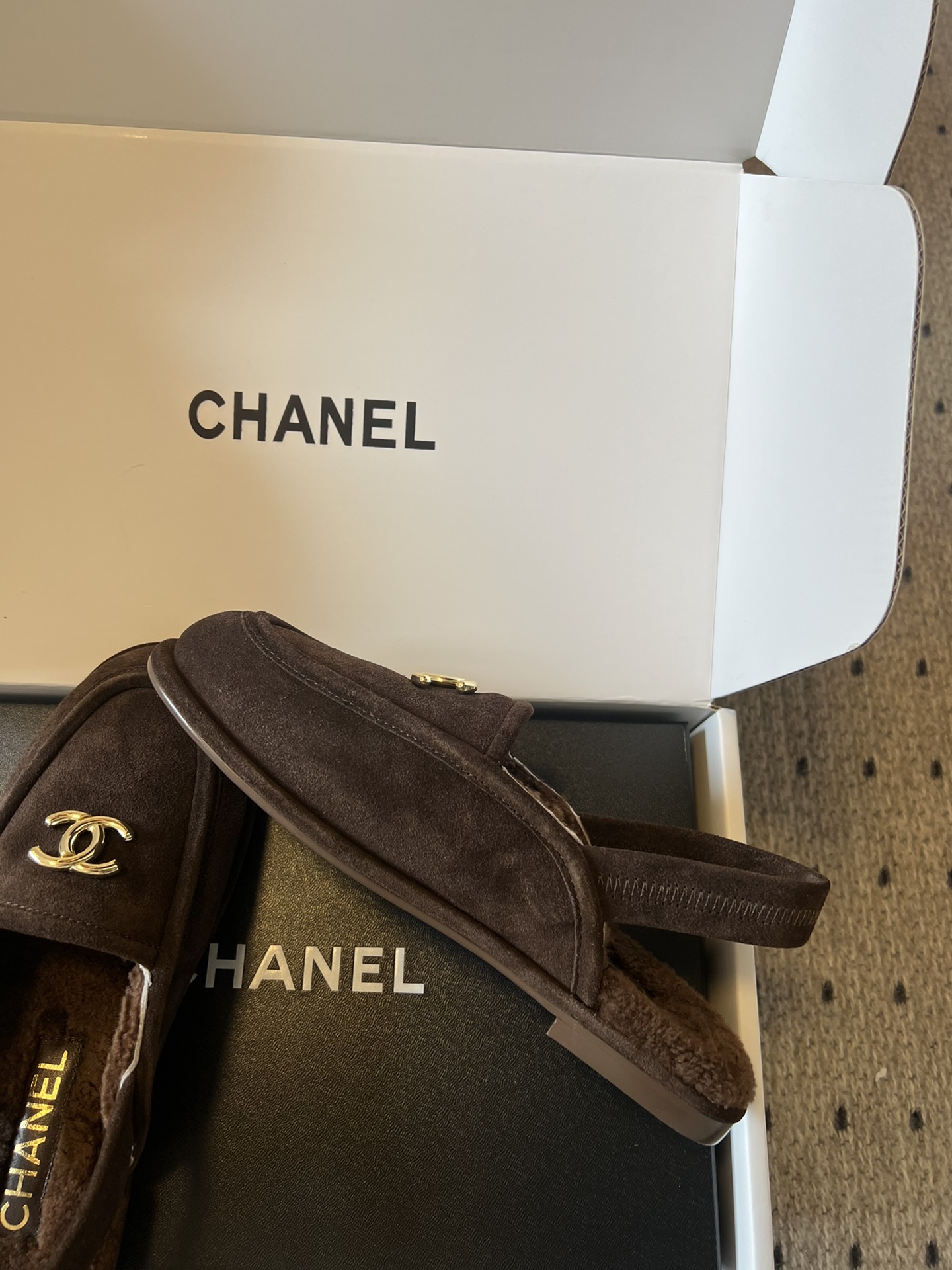 
代购级 Chane* 25A泰迪毛毛 小香乐福鞋单鞋

香奶奶新品乐福鞋 设计简约高级，超级百搭款！双