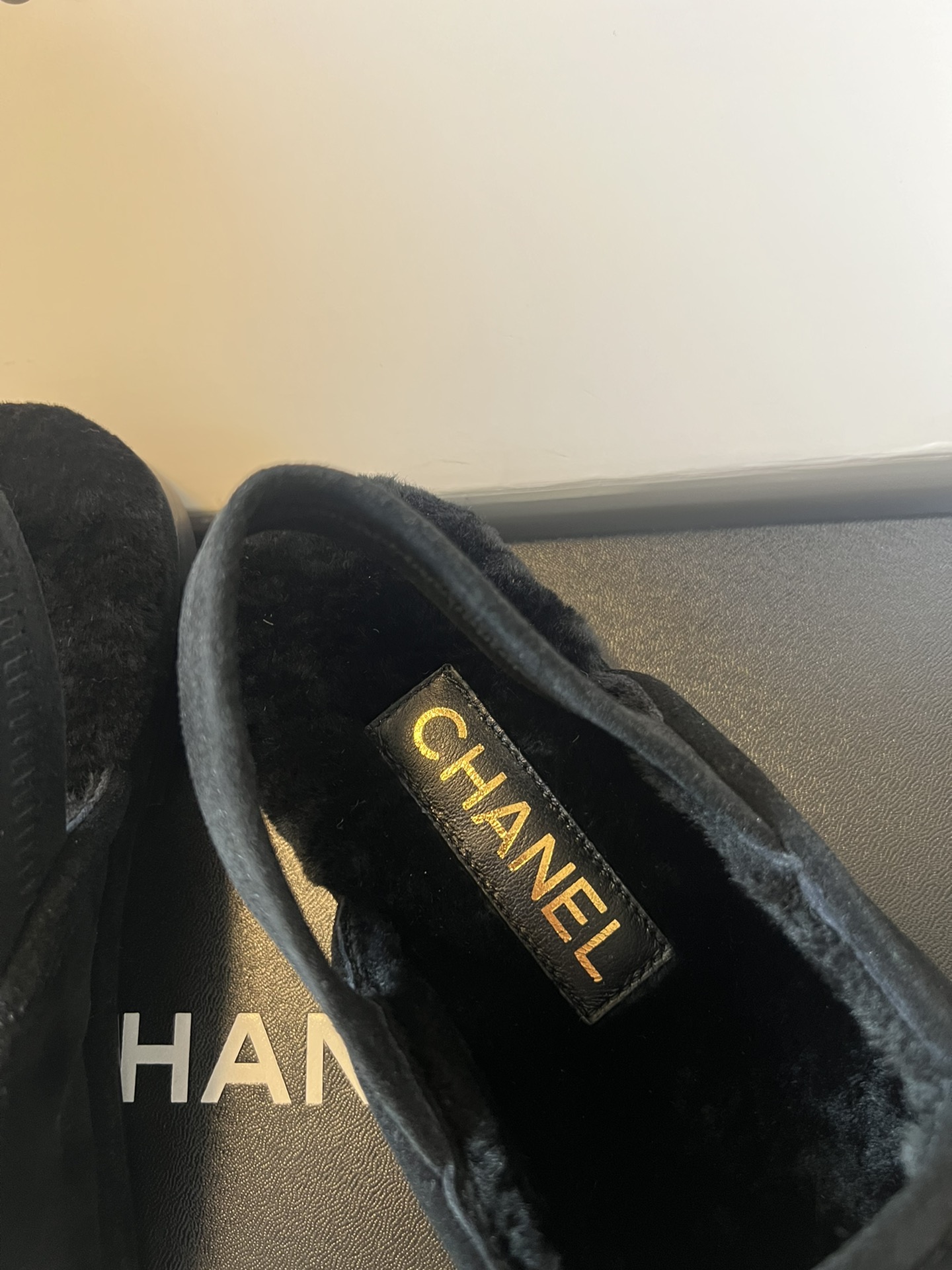 
代购级 Chane* 25A泰迪毛毛 小香乐福鞋单鞋

香奶奶新品乐福鞋 设计简约高级，超级百搭款！双