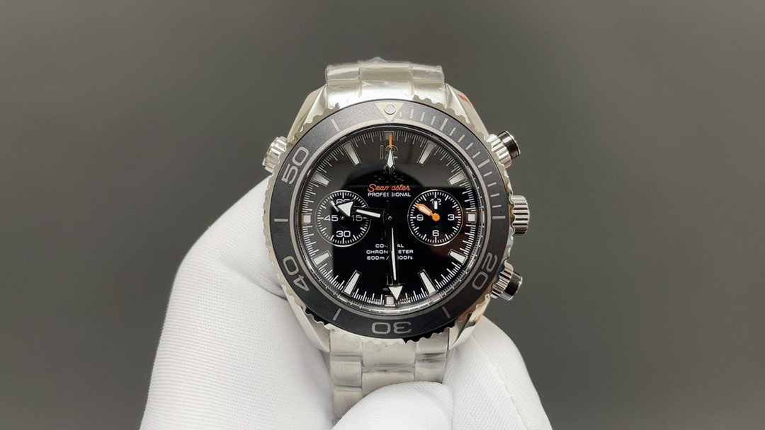 NO:393165,Omega Seamaster Universe Mine Men's Chronicle (45.5mm) Watch The real original one-to-one opening mold, all functions and appearance are consistent with the original (3-digit chronograph minute hand, two pins are 0, 6-digit chronograph at the same time, 9-digit small seconds) Details 1 circle of custom ceramic ring is made using original imported ceramic inlaid platinum firing method Langcai oil filling two processes 2 literal process using the same ceramic fine grinding surface as the original Customized fine grinding arrow pointer, hand-filled long-lasting luminous 3 Equipped with a brand new/full automatic chronograph movement, dual-T shock-resistant Omega unique black balance wheel process. Synchronized original super long 72-hour standby, all chronograph functions replicate original functions [4] Paired with the original natural rubber strap using selected clarity 316L steel, fine grinding adjustable stretching buckle / steel strap using 316L stainless steel cnc grinding process Complex process  Craftsmanship creates a perfect reproduction for all watch friends: the classic tempered by time~Salute to the ocean works, omega19860909欧米茄海马宇宙米男士计时（45.5mm）腕表 真正的原版一比一开模,所有功能及外观与原版一致（3位计时分针,归0时两支针同时归0,6位计时,9位小秒） 细节方面 1圈口彩用定制陶瓷圈 采用原装进口陶瓷镶铂金烧制法琅彩填油两道工艺制作 2字面工艺采用与原装一样的陶瓷精磨面 定制精磨箭头指针、手工填充长效夜光 3搭载全新/全自动计时机芯,双T抗震欧米茄独特黑摆轮工艺.同步原装超长72小时待机 所有计时功能复刻原装功能 [4]搭配原装天然橡胶表带采用精选净度316L钢材,精打细磨可调节伸拉扣 /钢带采用316L精钢 cnc 打磨工艺 工艺复杂 匠心打造 为各大表友独献完美复刻:时间的淬炼的经典~致敬海洋之作,,omega,Watch