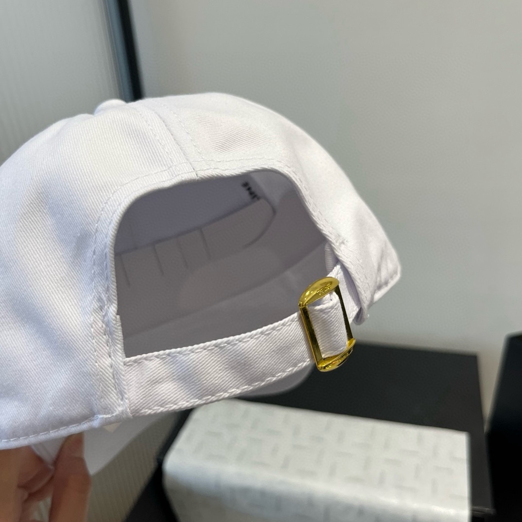 P

celine赛琳鸭舌帽