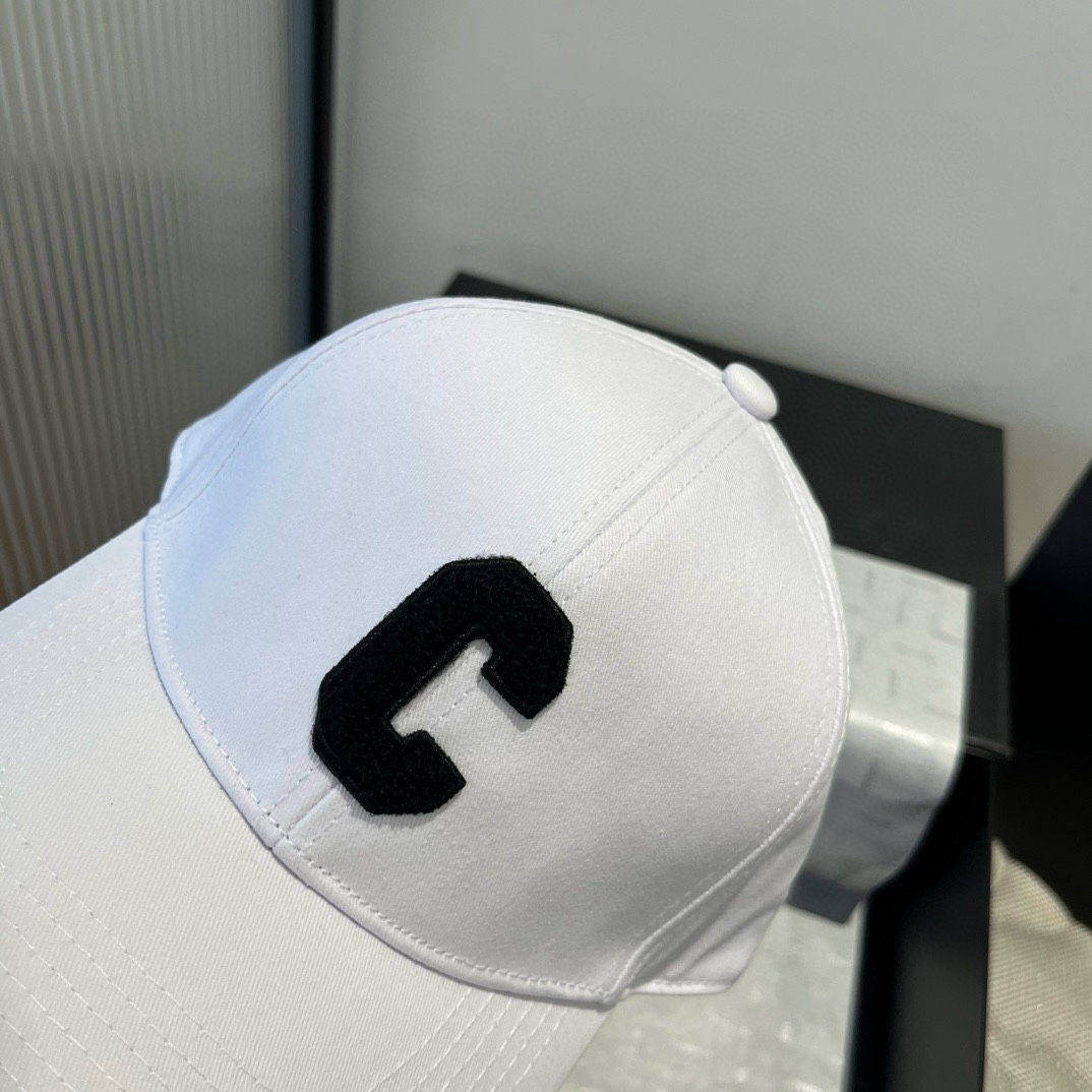 P

celine赛琳鸭舌帽