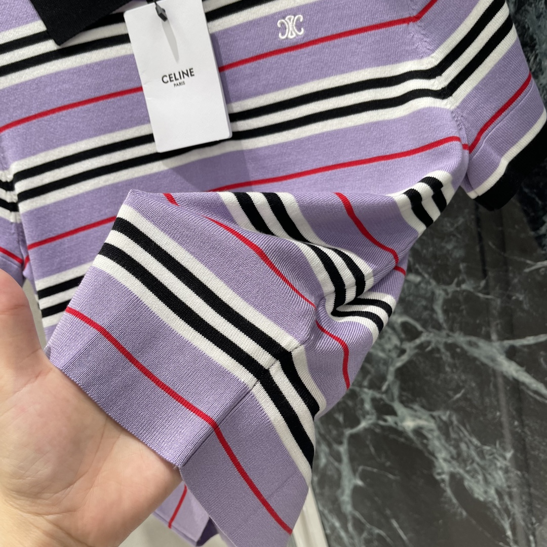 
CE 25早秋新款 翻领条纹针织短袖 胸前刺绣logo图案 通体撞色条纹装饰 经典又百搭 条纹控必入的