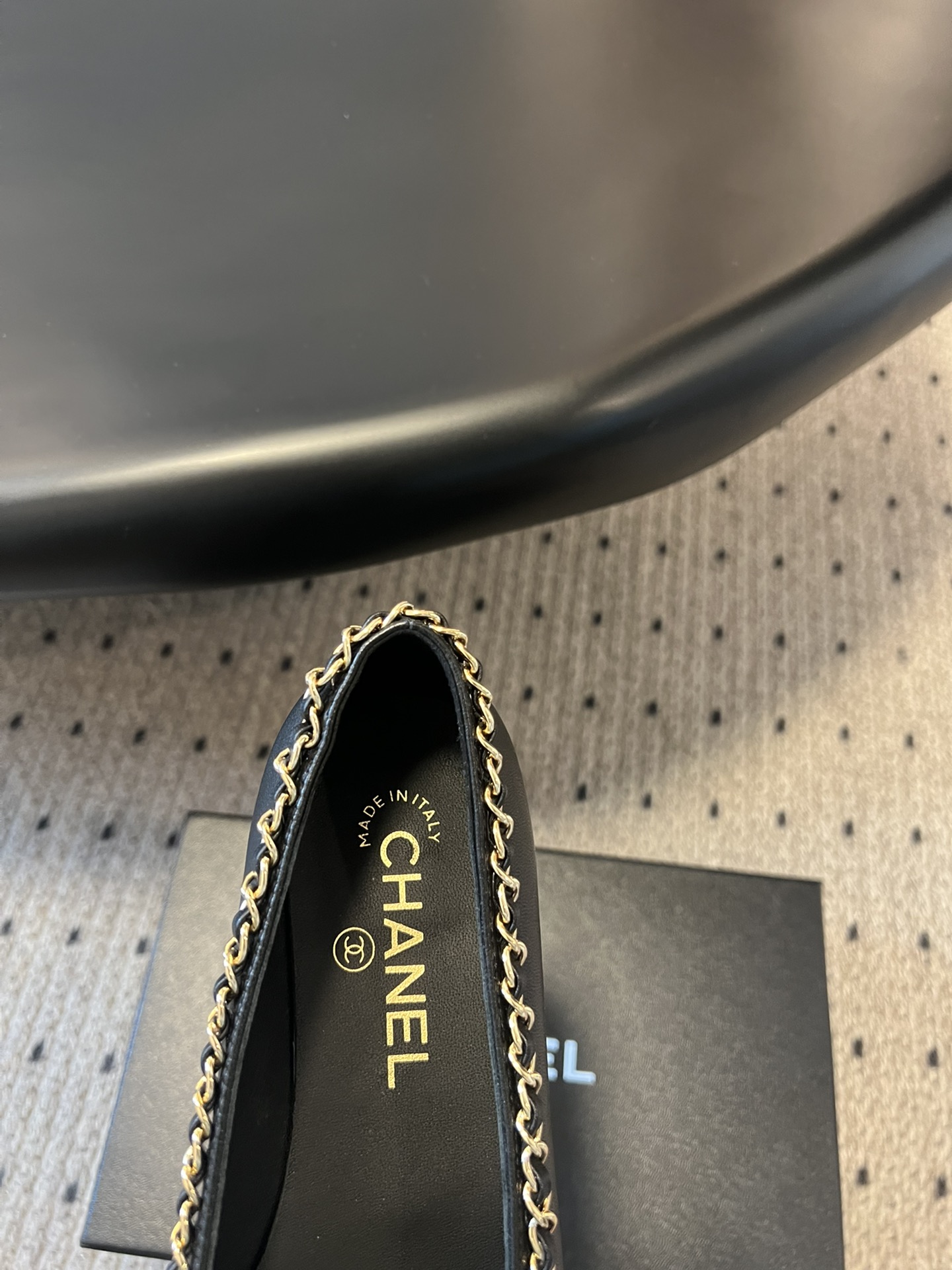 
Chanel 经典款 链条鞋

好看的小香玛丽珍芭蕾单鞋，喜欢的明星和红人都在穿，让我更加喜欢这款鞋少
