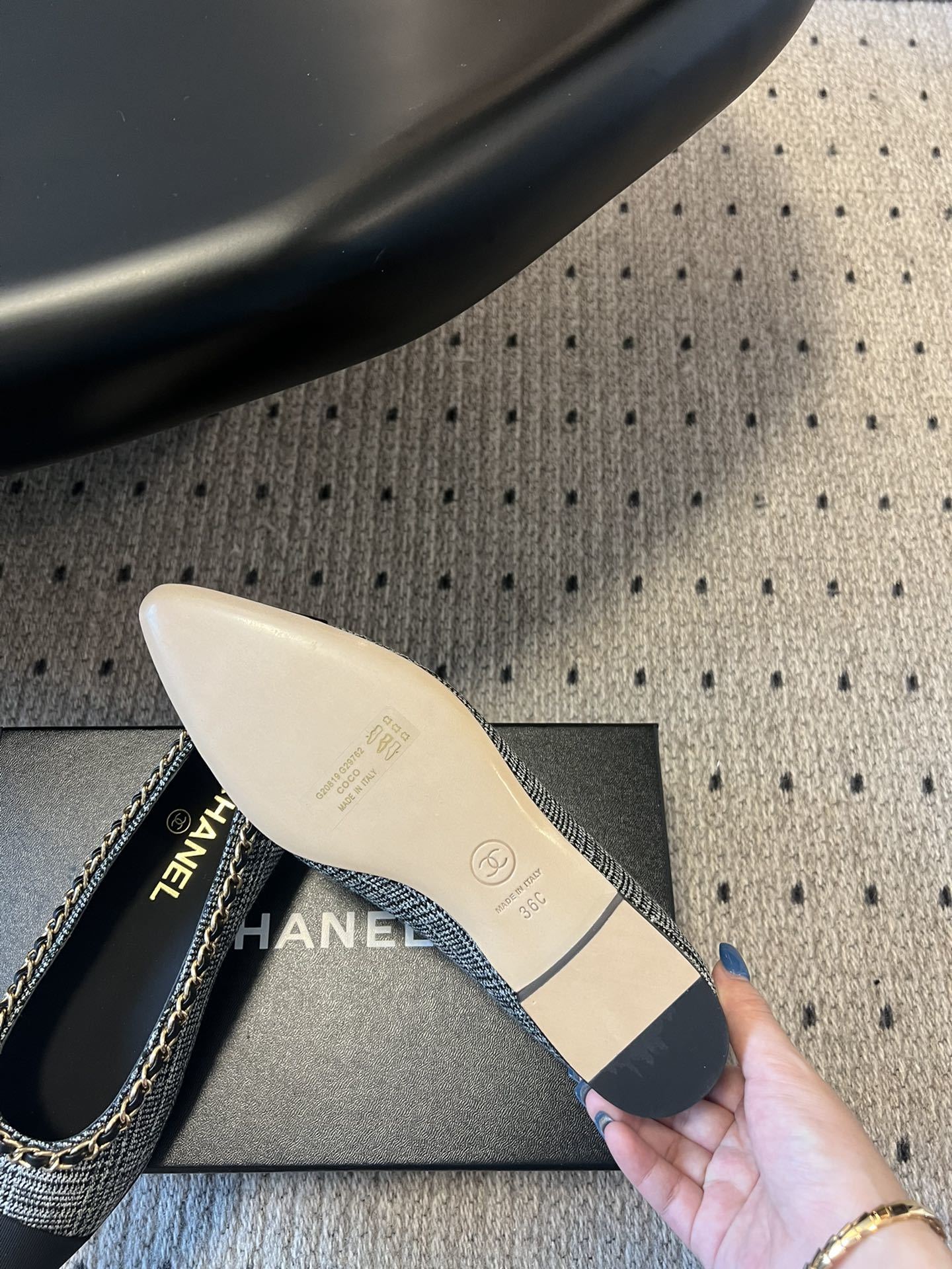 Chanel 经典款 链条鞋
好看的小香玛丽珍芭蕾单鞋,喜欢的明星和红人都在穿,让我更加喜欢这款鞋少