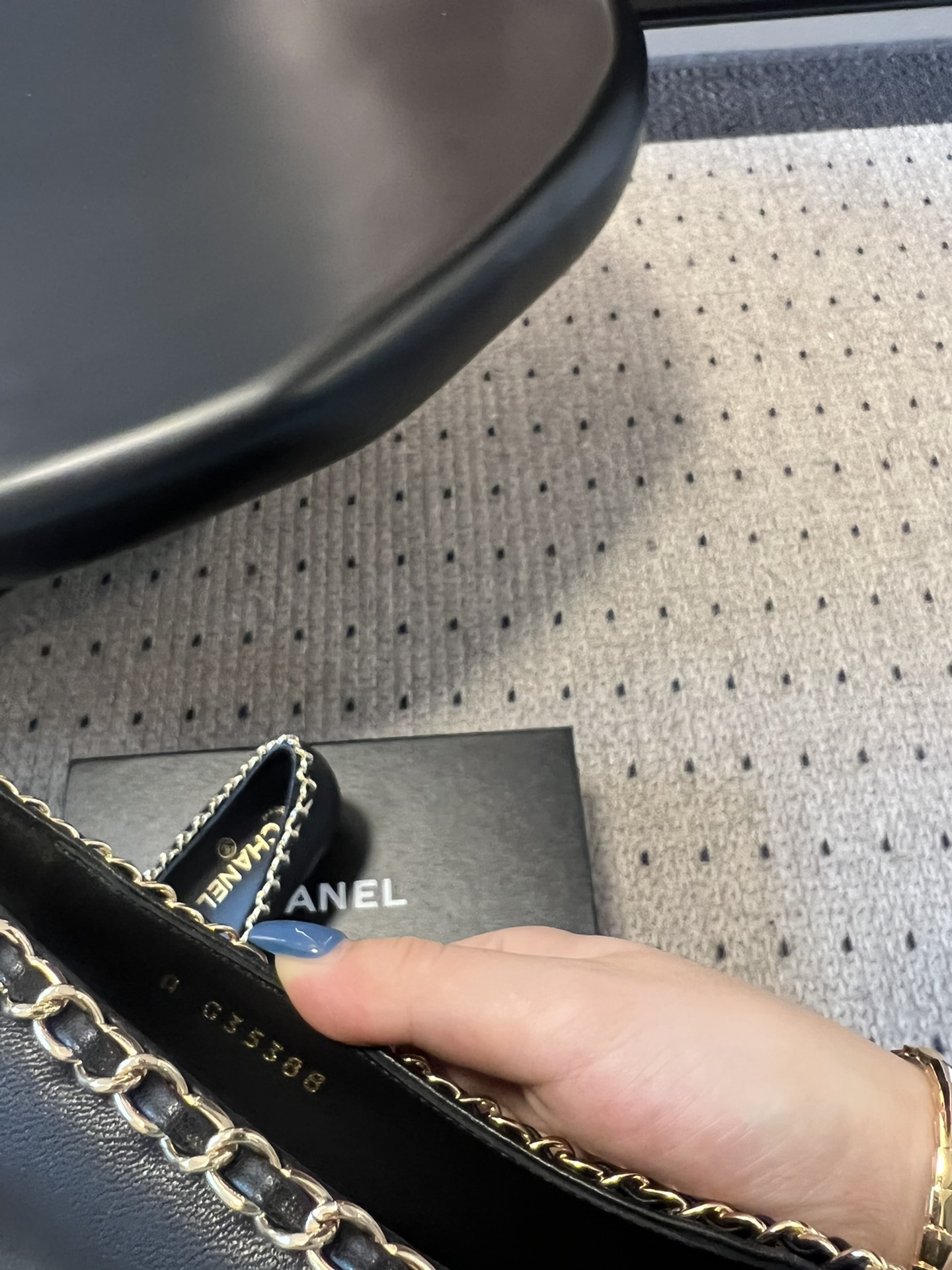 Chanel 经典款 链条鞋
好看的小香玛丽珍芭蕾单鞋,喜欢的明星和红人都在穿,让我更加喜欢这款鞋少