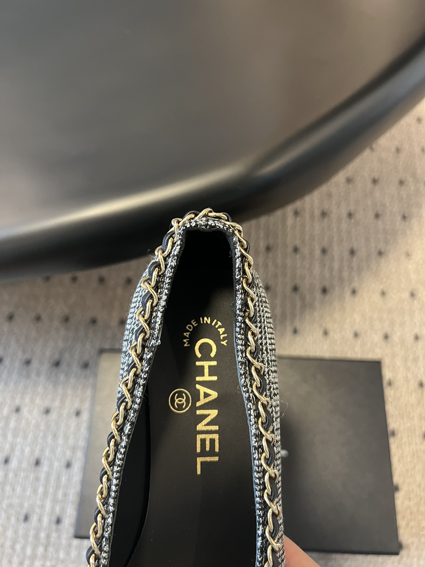 Chanel 经典款 链条鞋
好看的小香玛丽珍芭蕾单鞋,喜欢的明星和红人都在穿,让我更加喜欢这款鞋少