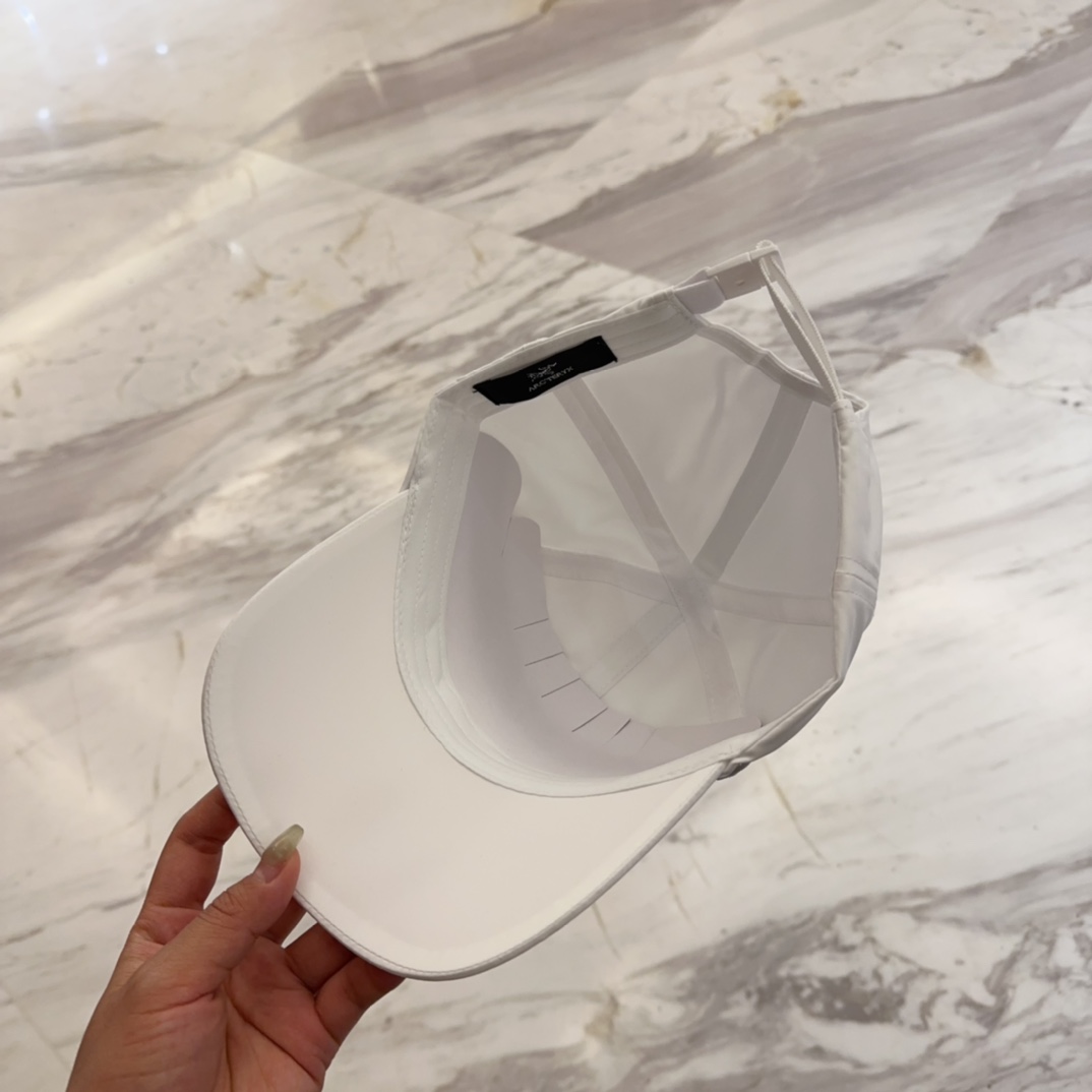 

始祖鸟 新款高版本速干面料棒球帽，大牌同步，超好搭配，出货！