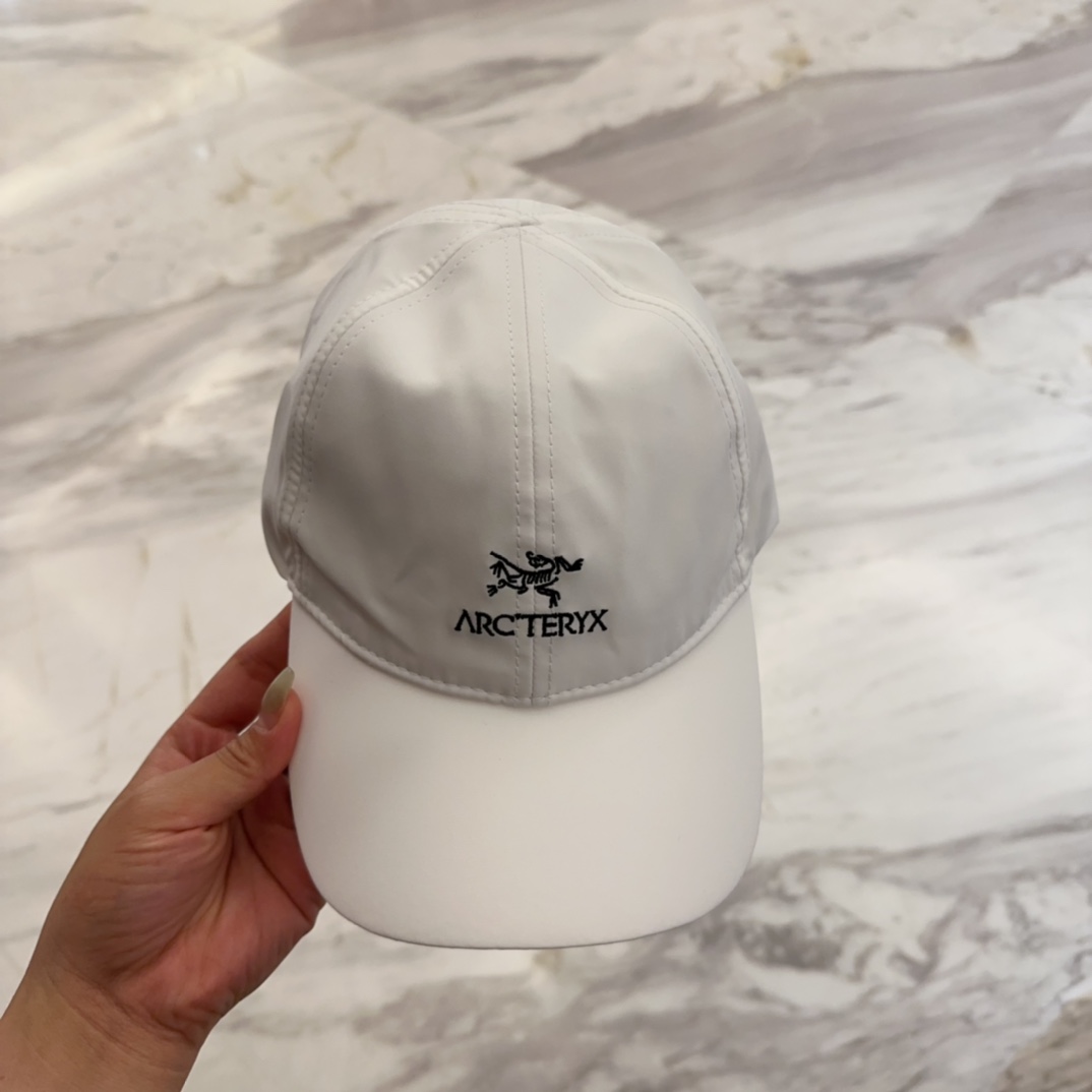 

始祖鸟 新款高版本速干面料棒球帽，大牌同步，超好搭配，出货！