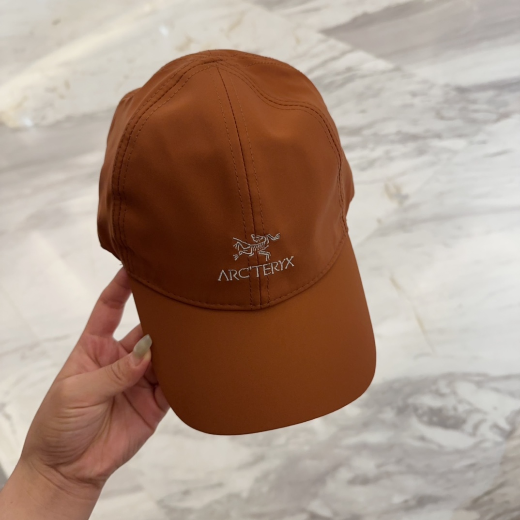 

始祖鸟 新款高版本速干面料棒球帽，大牌同步，超好搭配，出货！