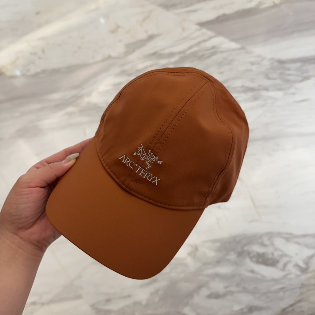 

始祖鸟 新款高版本速干面料棒球帽，大牌同步，超好搭配，出货！