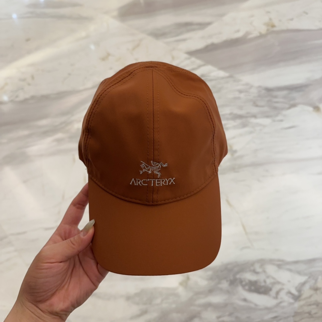 

始祖鸟 新款高版本速干面料棒球帽，大牌同步，超好搭配，出货！