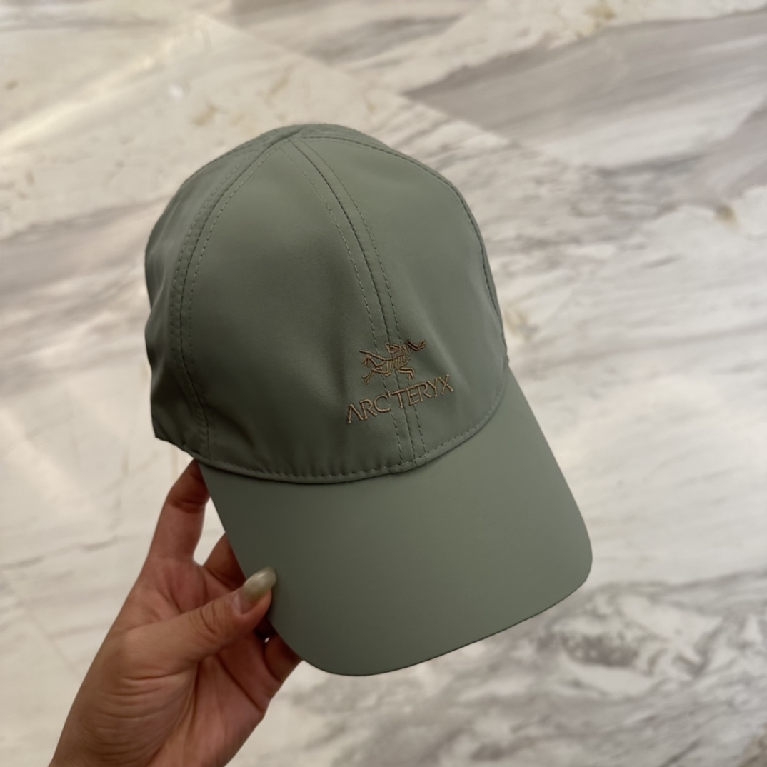 

始祖鸟 新款高版本速干面料棒球帽，大牌同步，超好搭配，出货！