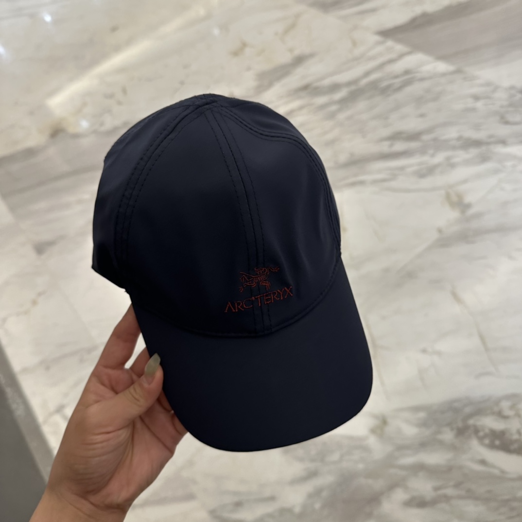 

始祖鸟 新款高版本速干面料棒球帽，大牌同步，超好搭配，出货！