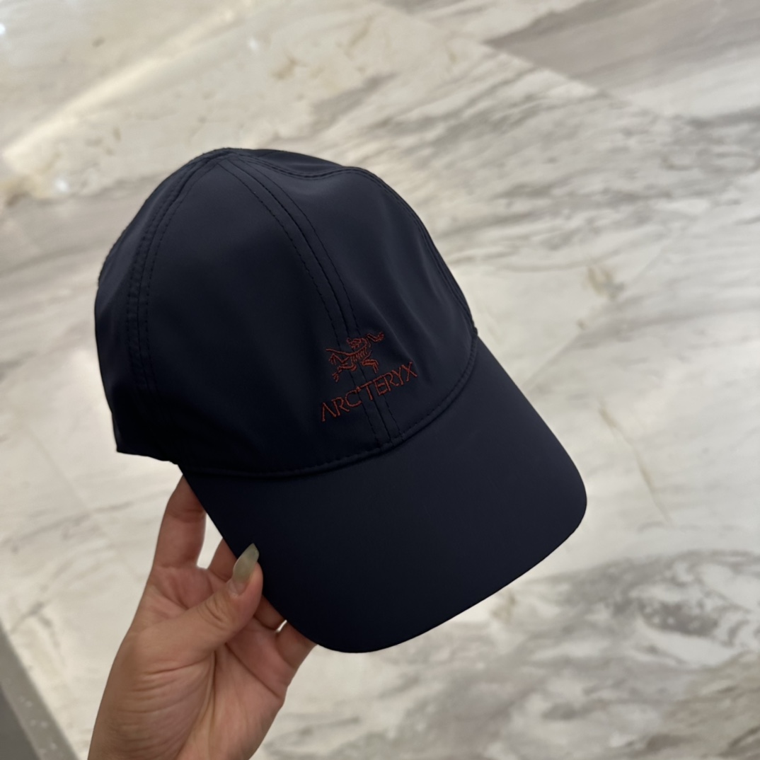 

始祖鸟 新款高版本速干面料棒球帽，大牌同步，超好搭配，出货！