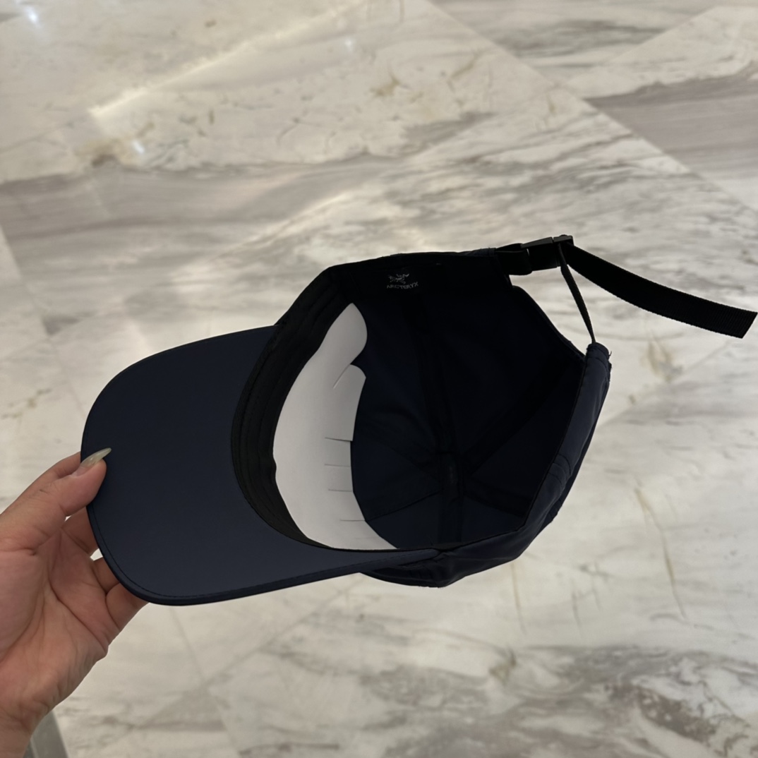 

始祖鸟 新款高版本速干面料棒球帽，大牌同步，超好搭配，出货！