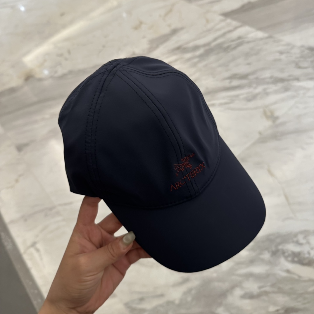 

始祖鸟 新款高版本速干面料棒球帽，大牌同步，超好搭配，出货！