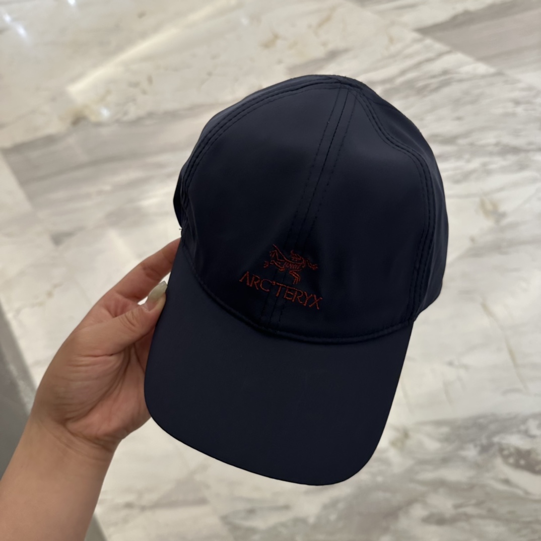 

始祖鸟 新款高版本速干面料棒球帽，大牌同步，超好搭配，出货！