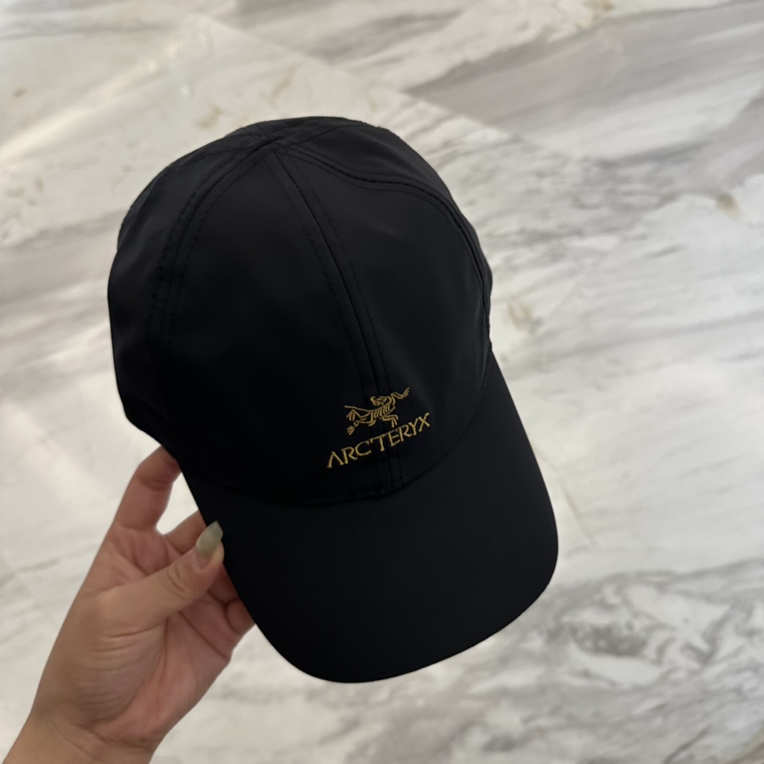 

始祖鸟 新款高版本速干面料棒球帽，大牌同步，超好搭配，出货！